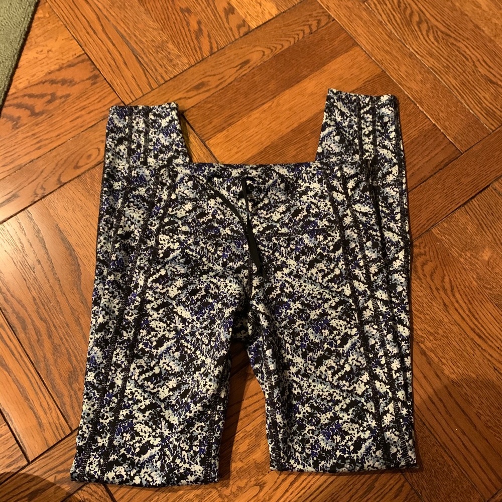 Gap Fit floral workout leggings